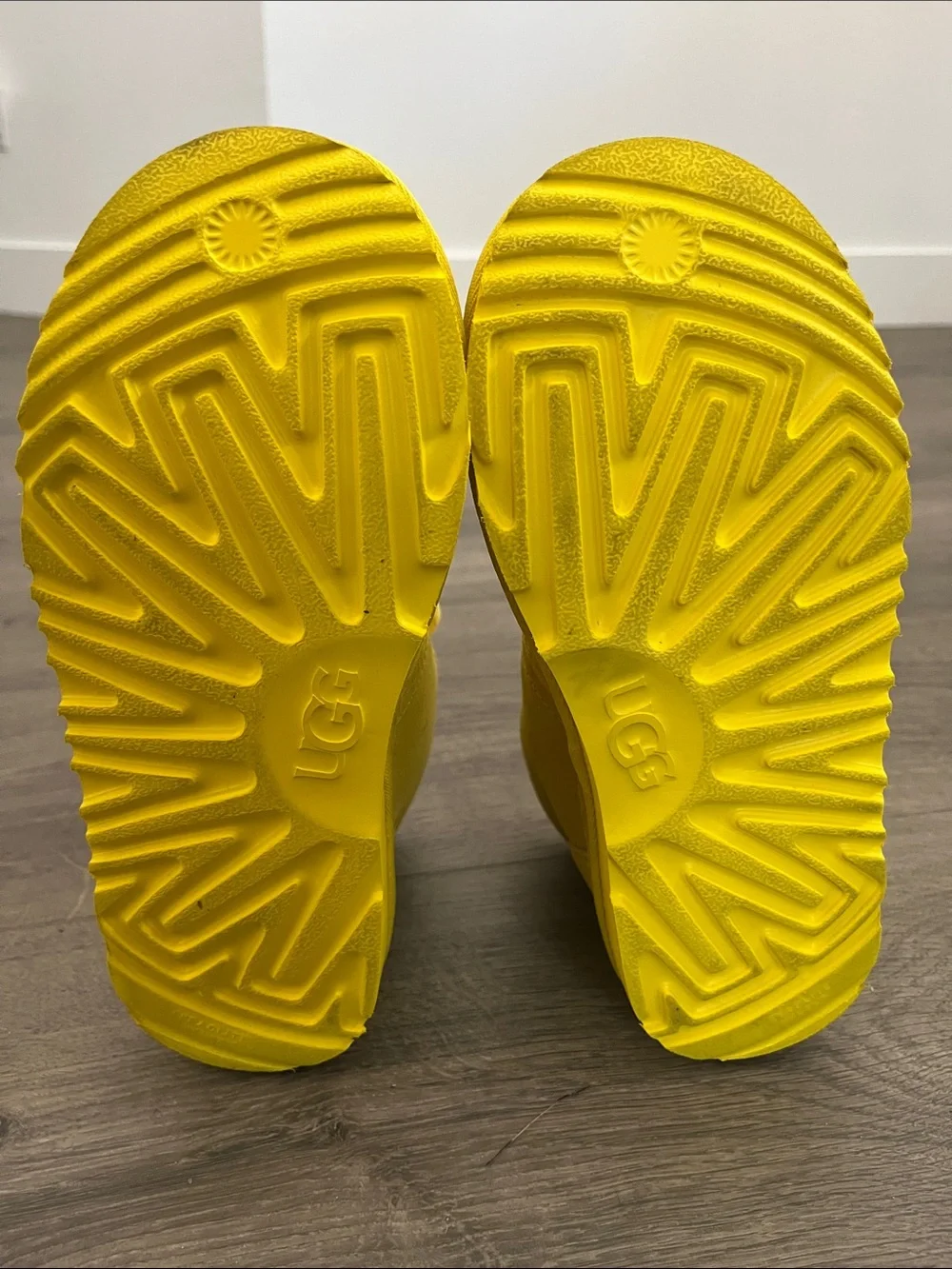 UGG Neumel Scatter Graphic Canary Yellow Chukka Lace-Up Ankle Boots